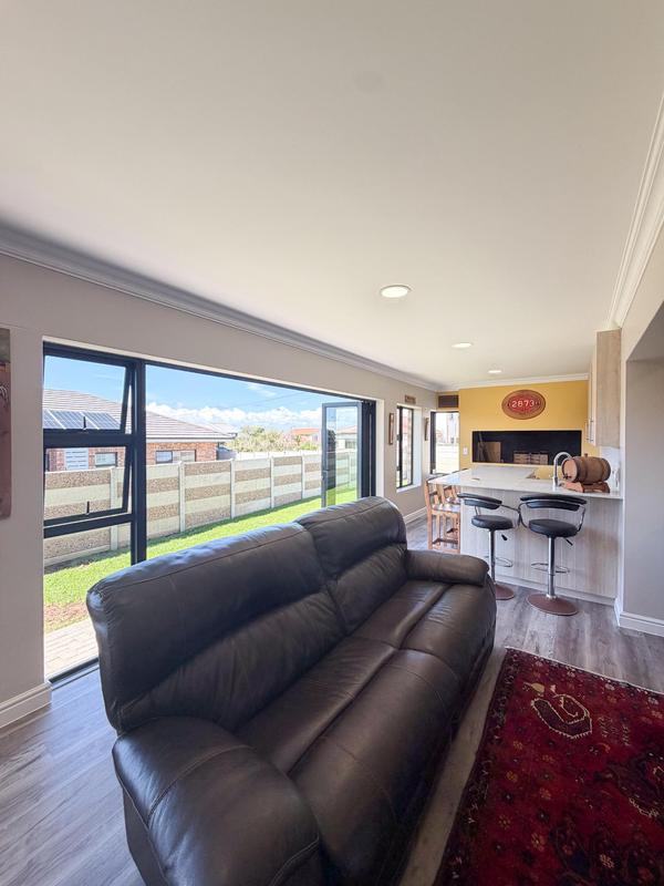 5 Bedroom Property for Sale in Reebok Western Cape